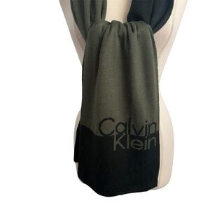 Calvin Klein Reversible Knit Logo Scarf Brand Name in Bold Letters Green & Black